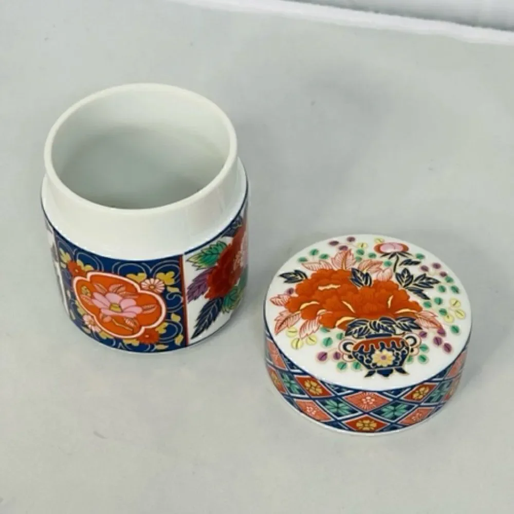 Vintage Japan Toyo porcelain lidded spice trinket jar Red Floral Blue Green Exce